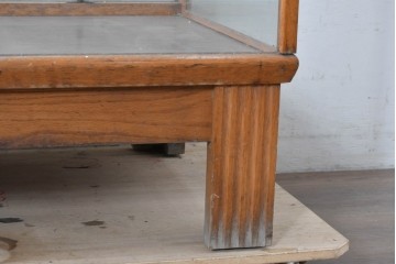 イギリスアンティーク　1940年から1950年頃　SHOPFITTINGS MANCHESTER LTD社　オーク材　端正な佇まいのカウンターショーケース　(R-090039)