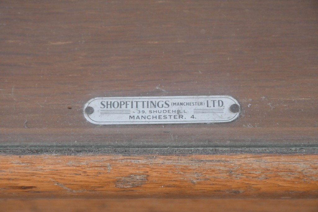 イギリスアンティーク　1940年から1950年頃　SHOPFITTINGS MANCHESTER LTD社　オーク材　端正な佇まいのカウンターショーケース　(R-090039)