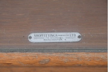 イギリスアンティーク　1940年から1950年頃　SHOPFITTINGS MANCHESTER LTD社　オーク材　端正な佇まいのカウンターショーケース　(R-090039)