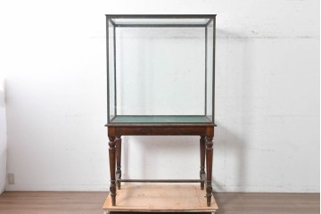 フランスアンティーク　1930年から1940年頃　A. RAVENEL Fils　ディスプレイを引き立てるガラスショーケース　(R-090041)