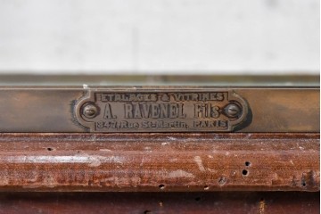 フランスアンティーク　1930年から1940年頃　A. RAVENEL Fils　ディスプレイを引き立てるガラスショーケース　(R-090041)