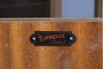 イギリスヴィンテージ　1950年から1960年頃　Turnidge(ターニッジ)　マホガニー材　カウンター付き　丸みのあるフォルムが魅力のカクテルキャビネット　(R-090043)