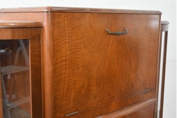 イギリスヴィンテージ　1950年から1960年頃　Turnidge(ターニッジ)　マホガニー材　カウンター付き　丸みのあるフォルムが魅力のカクテルキャビネット　(R-090043)