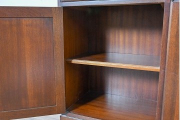 中古　美品　イタリア　RM Arredamenti(RM アッレダメンティ)　MAZZANTICA(マッザンティカ)　美しい格子ガラス扉のキャビネット　定価約180万円　(R-090047)