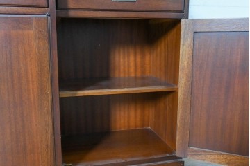 中古　美品　イタリア　RM Arredamenti(RM アッレダメンティ)　MAZZANTICA(マッザンティカ)　美しい格子ガラス扉のキャビネット　定価約180万円　(R-090047)