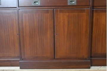 中古　美品　イタリア　RM Arredamenti(RM アッレダメンティ)　MAZZANTICA(マッザンティカ)　美しい格子ガラス扉のキャビネット　定価約180万円　(R-090047)