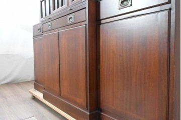 中古　美品　イタリア　RM Arredamenti(RM アッレダメンティ)　MAZZANTICA(マッザンティカ)　美しい格子ガラス扉のキャビネット　定価約180万円　(R-090047)