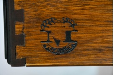 中古　美品　イタリア　RM Arredamenti(RM アッレダメンティ)　MAZZANTICA(マッザンティカ)　美しい格子ガラス扉のキャビネット　定価約180万円　(R-090047)