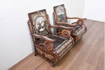中国ヴィンテージ　1950年から1970年頃　高級品!　紫檀(シタン)材・大理石(雲石)　中国伝統の螺鈿細工を贅沢に施した板座チェア2脚セット　(R-090051)