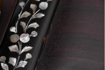 中国ヴィンテージ　1950年から1970年頃　高級品!　紫檀(シタン)材・大理石(雲石)　中国伝統の螺鈿細工を贅沢に施した板座チェア2脚セット　(R-090051)