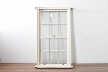 イギリスヴィンテージ建具　1970年頃　白ペイントがさわやかな格子入り上げ下げ窓1枚　(R-090053)