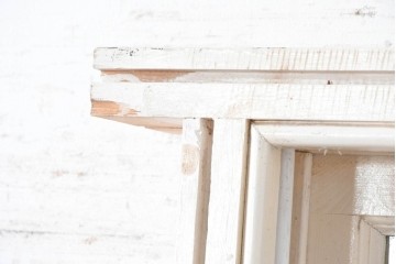 イギリスヴィンテージ建具　1970年頃　白ペイントがさわやかな格子入り上げ下げ窓1枚　(R-090053)