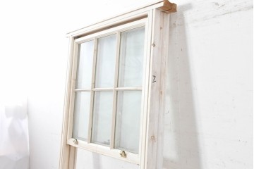 イギリスヴィンテージ建具　1970年頃　白ペイントがさわやかな格子入り上げ下げ窓1枚　(R-090053)