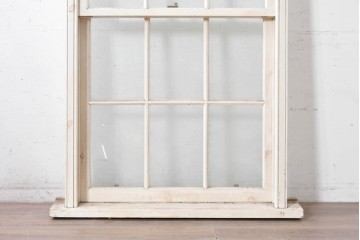 イギリスヴィンテージ建具　1970年頃　白ペイントがさわやかな格子入り上げ下げ窓1枚　(R-090053)