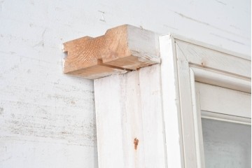 イギリスヴィンテージ建具　1970年頃　白ペイントがさわやかな格子入り上げ下げ窓1枚　(R-090053)