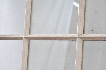 イギリスヴィンテージ建具　1970年頃　白ペイントがさわやかな格子入り上げ下げ窓1枚　(R-090054)