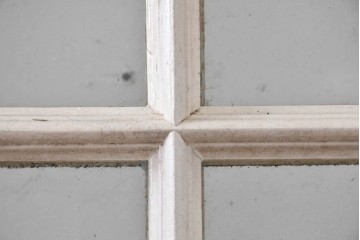 イギリスヴィンテージ建具　1970年頃　白ペイントがさわやかな格子入り上げ下げ窓1枚　(R-090054)