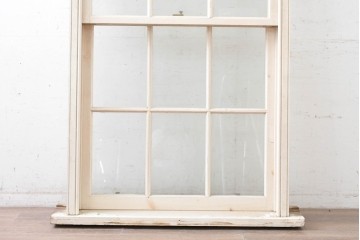 イギリスヴィンテージ建具　1970年頃　白ペイントがさわやかな格子入り上げ下げ窓1枚　(R-090054)