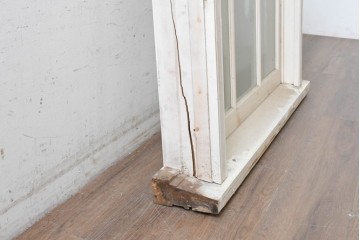 イギリスヴィンテージ建具　1970年頃　白ペイントがさわやかな格子入り上げ下げ窓1枚　(R-090054)