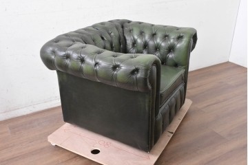 イギリスヴィンテージ　本革　キャスター付き　深いグリーンが印象的なチェスターフィールドソファ　(R-090056)