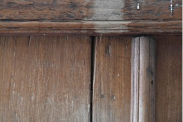 アジアンアンティーク建具　1920年から1950年頃　バリ　チーク材　上部の彫り装飾が目を引く枠付き両開きドア1枚　(R-090057)