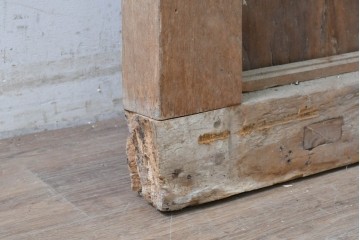 アジアンアンティーク建具　1920年から1950年頃　バリ　チーク材　上部の彫り装飾が目を引く枠付き両開きドア1枚　(R-090057)