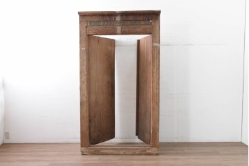 アジアンアンティーク建具　1920年から1950年頃　バリ　チーク材　上部の彫り装飾が目を引く枠付き両開きドア1枚　(R-090057)