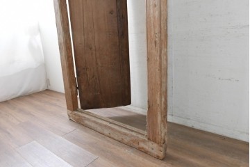 アジアンアンティーク建具　1920年から1950年頃　バリ　チーク材　上部の彫り装飾が目を引く枠付き両開きドア1枚　(R-090057)