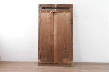 アジアンアンティーク建具　1920年から1950年頃　バリ　チーク材　上部の彫り装飾が目を引く枠付き両開きドア1枚　(R-090057)