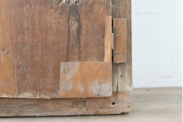アジアンアンティーク建具　1920年から1950年頃　バリ　チーク材　上部の彫り装飾が目を引く枠付き両開きドア1枚　(R-090057)