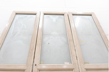 フランスアンティーク　1900年頃　特大!!　伸びやかな草花のエッチングガラスが美しい!　折れ戸と片開き戸の3枚セット　(R-090058)