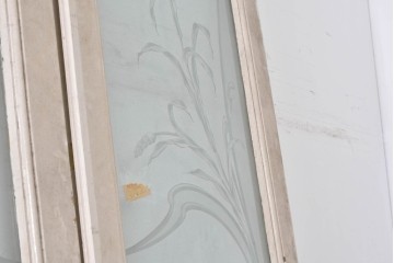 フランスアンティーク　1900年頃　特大!!　伸びやかな草花のエッチングガラスが美しい!　折れ戸と片開き戸の3枚セット　(R-090058)