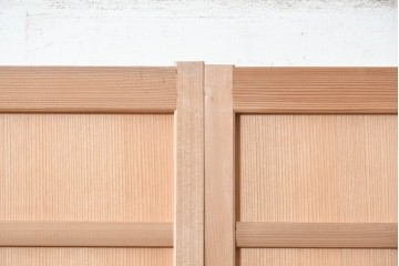 ヴィンテージ建具　昭和後期　柾目が魅力的な舞良戸2枚セット　(R-090060)