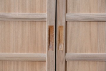 ヴィンテージ建具　昭和後期　柾目が魅力的な舞良戸2枚セット　(R-090060)