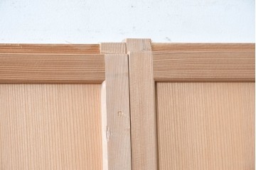 ヴィンテージ建具　昭和後期　柾目が魅力的な舞良戸2枚セット　(R-090060)