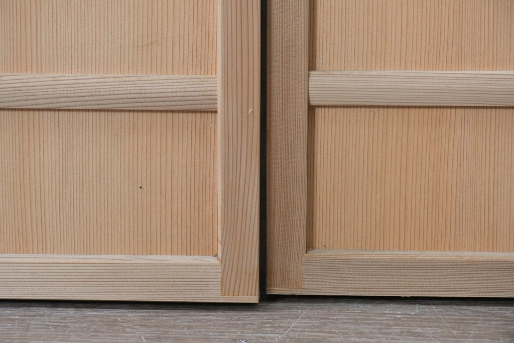 ヴィンテージ建具　昭和後期　柾目が魅力的な舞良戸2枚セット　(R-090060)