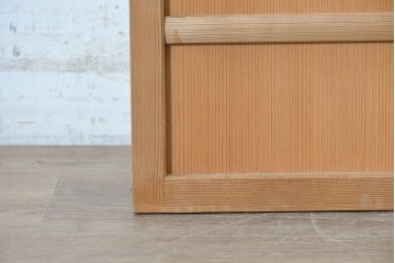 ヴィンテージ建具　昭和後期　柾目が魅力的な舞良戸1枚　(R-090061)