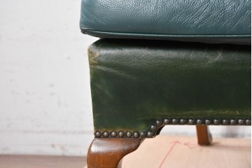 イギリスヴィンテージ　1950年頃　本革(レザー)　チェスターフィールド　深みのあるグリーンと重厚な佇まいが魅力のウィングバックチェア　※傷み有り　(R-090062)