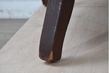  イギリスヴィンテージ　1950年頃　ジャンクスタイル　深いボタン留めと丸みのあるフォルムが目を引くスプーンバックチェア　(R-090068)