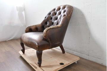  イギリスヴィンテージ　1950年頃　ジャンクスタイル　深いボタン留めと丸みのあるフォルムが目を引くスプーンバックチェア　(R-090069)