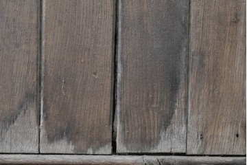 ヨーロッパアンティーク　特大!!　金具の繊細かつ力強い衣装が魅力の両開きドア　(R-090071)