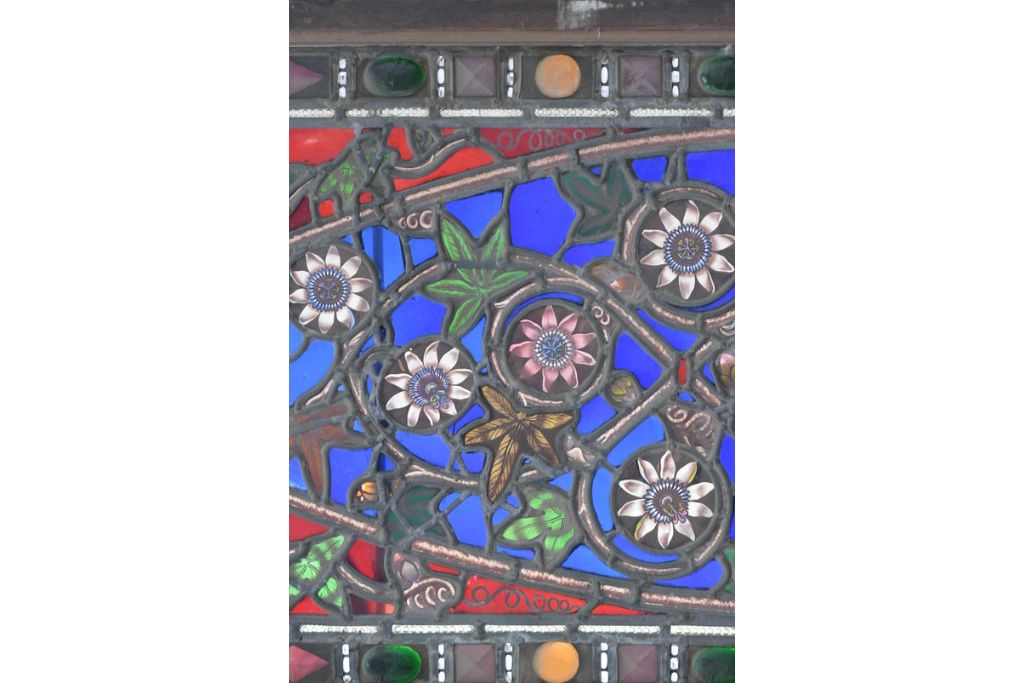 イギリスアンティーク　1900年頃　特大!!　幅約2.5m　エナメル彩色　広がる花々の意匠を描いたステンドグラス1枚　(R-090079)