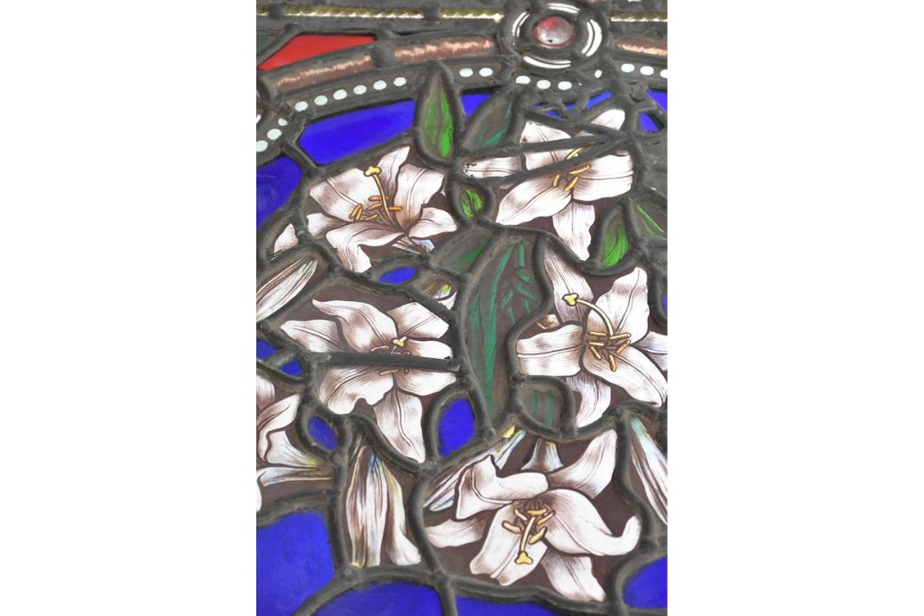 イギリスアンティーク　1900年頃　特大!!　幅約2.5m　エナメル彩色　広がる花々の意匠を描いたステンドグラス1枚　(R-090079)