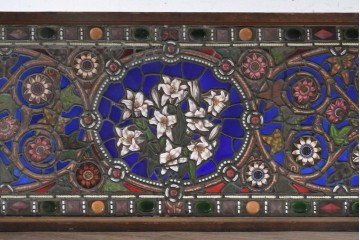 イギリスアンティーク　1900年頃　特大!!　幅約2.5m　エナメル彩色　広がる花々の意匠を描いたステンドグラス1枚　(R-090079)
