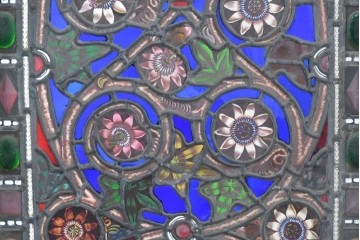 イギリスアンティーク　1900年頃　特大!!　幅約2.5m　エナメル彩色　広がる花々の意匠を描いたステンドグラス1枚　(R-090079)
