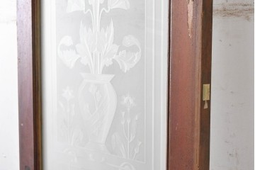 イギリスアンティーク　1920年頃　特大!!　高さ約2.7m　花瓶に生けた草花を繊細に描いたエッチングガラス入りドア1枚　(R-090080)