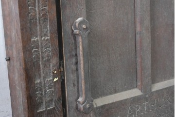 イギリスアンティーク建具　オーク材　教会で使われた重厚感のある枠付きドア1枚　(R-090085)