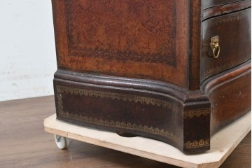 中古　MAITLAND SMITH(メートランドスミス)　レザー張り　曲線とクラシカルな意匠が上品なチェスト　定価約120万円　(R-090086)