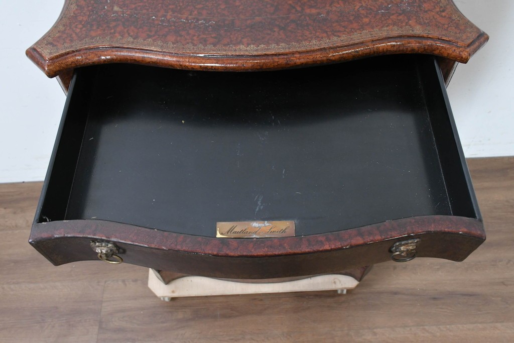 中古　MAITLAND SMITH(メートランドスミス)　レザー張り　曲線とクラシカルな意匠が上品なチェスト　定価約120万円　(R-090086)