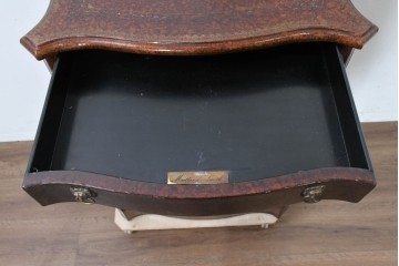 中古　MAITLAND SMITH(メートランドスミス)　レザー張り　曲線とクラシカルな意匠が上品なチェスト　定価約120万円　(R-090086)